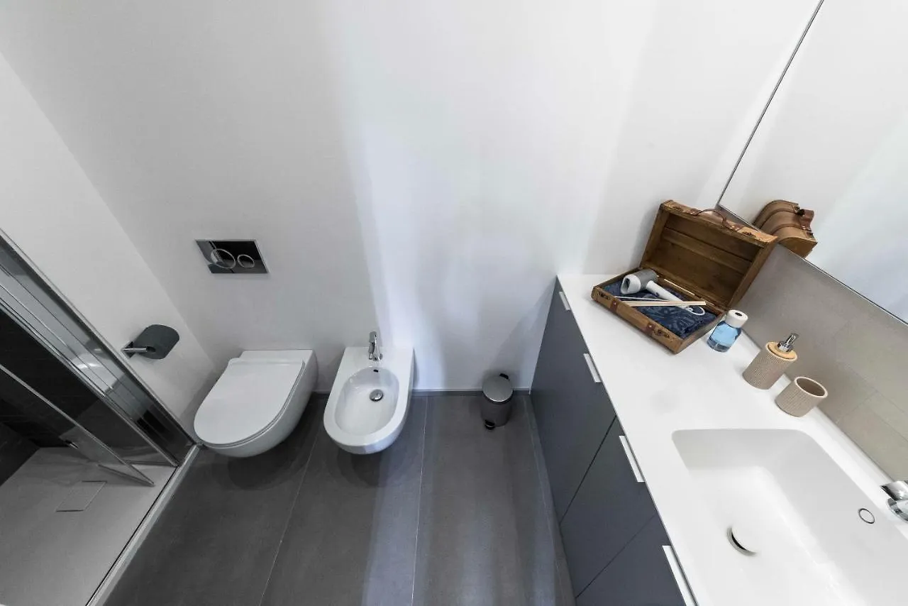 Dream Suites Milano Centro Porta Romana 0*, Milan